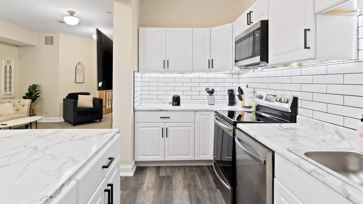 West Central Apartment | Historic Mansion Apt 2 in Downtown w/Free Parking
