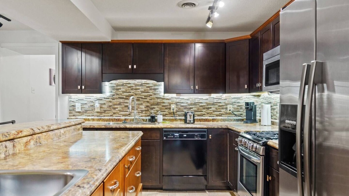 West Central Apartment | Historic Mansion Apt 4 w/Ping-Pong & Free Parking
