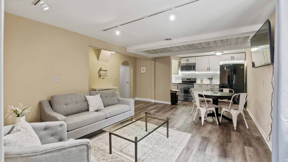 West Central Apartment | Historic Mansion Apt 3 in Downtown - Free Parking!
