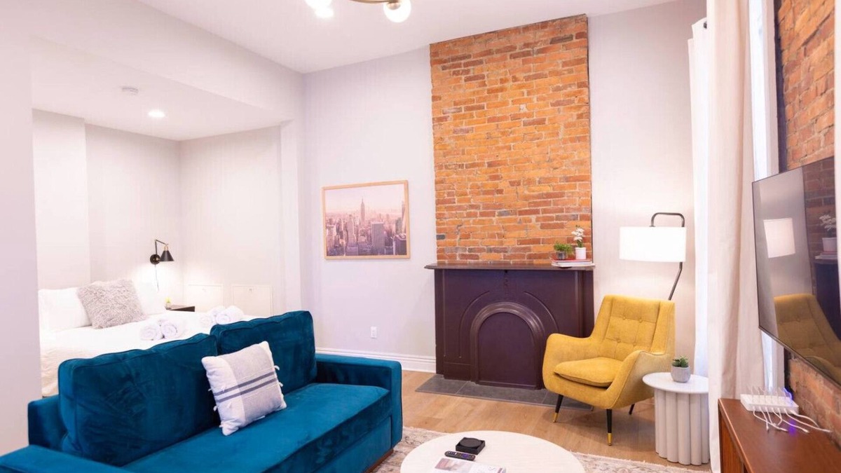 Italian Village Apartment | Historic Meets Modern | Walk to Coffee | OSU