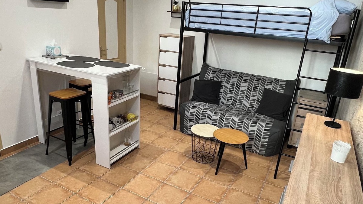 Clermont-Ferrand Apartment | Historic Montferrand Studio