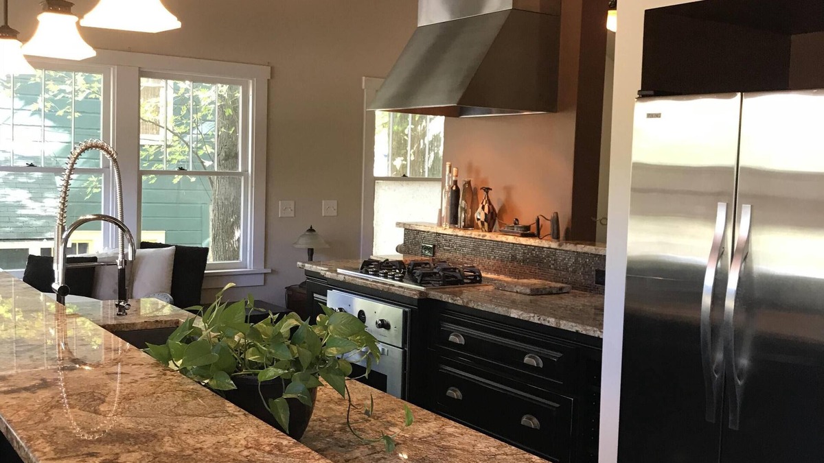 Historic Montford House | Historic Montford Urban Retreat Nestled in the Trees-Only 5 blocks to downtown!