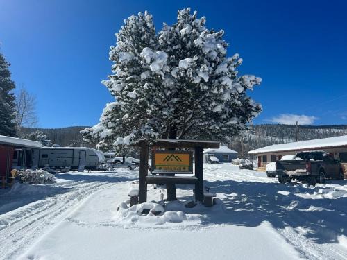 Cleveland Hotel | Historic Mora Inn & RV Park