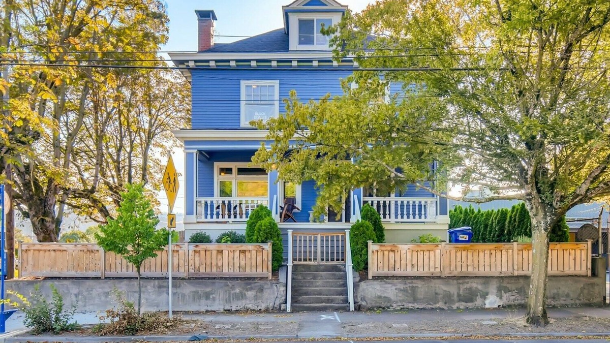 Portland House | Historic Mott Sisters Style Salon-Near Moda Center