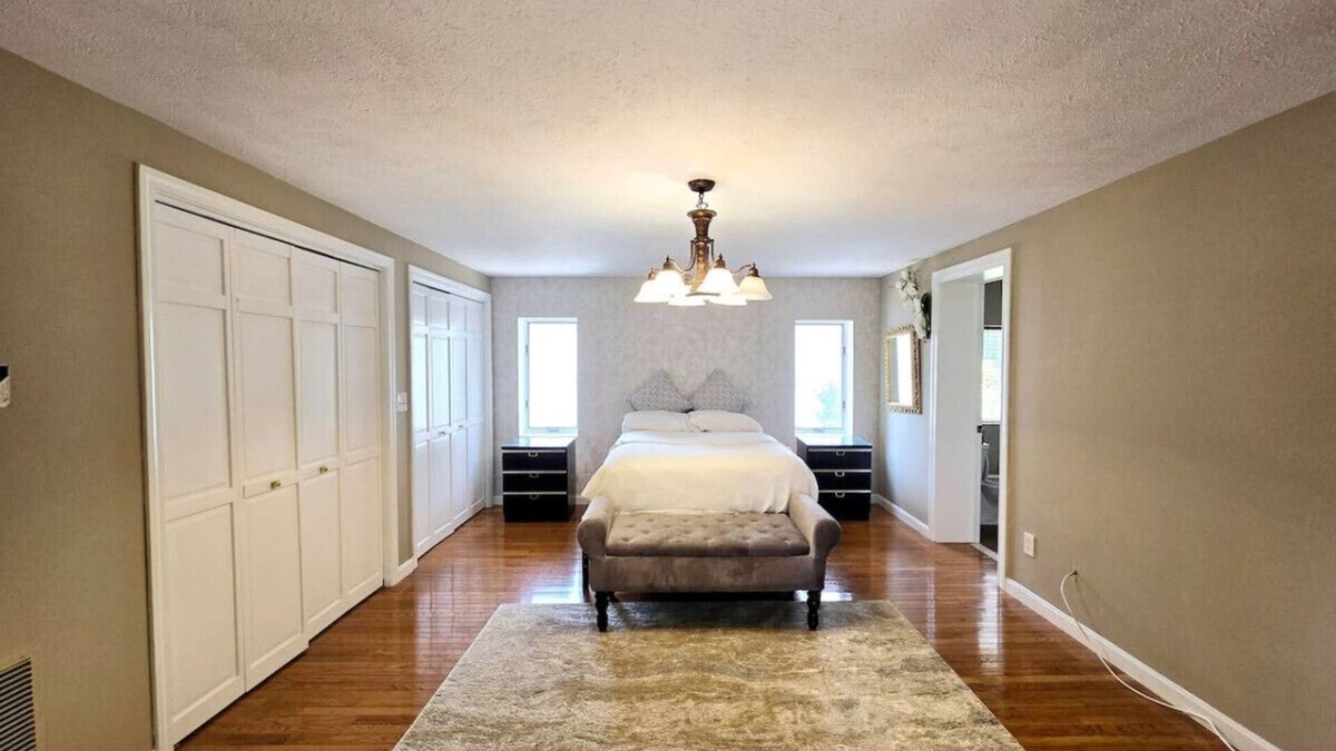 Suffield House | Historic Nature Haven