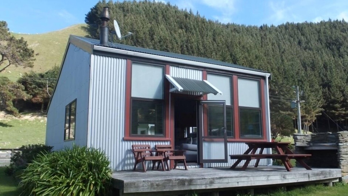 Queen Charlotte Sound House | Historic Former Whaler's School Cottage
