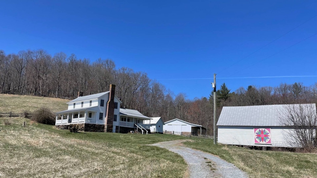 Ennice Other | Historic Old Farmhouse and Angus Cattle. Family and Pet Friendly!