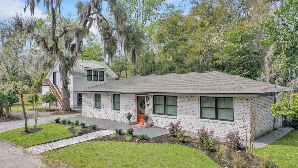 Olde Town House | Historic Old Town + Modern 4 BR Retreat + Fire Pit
