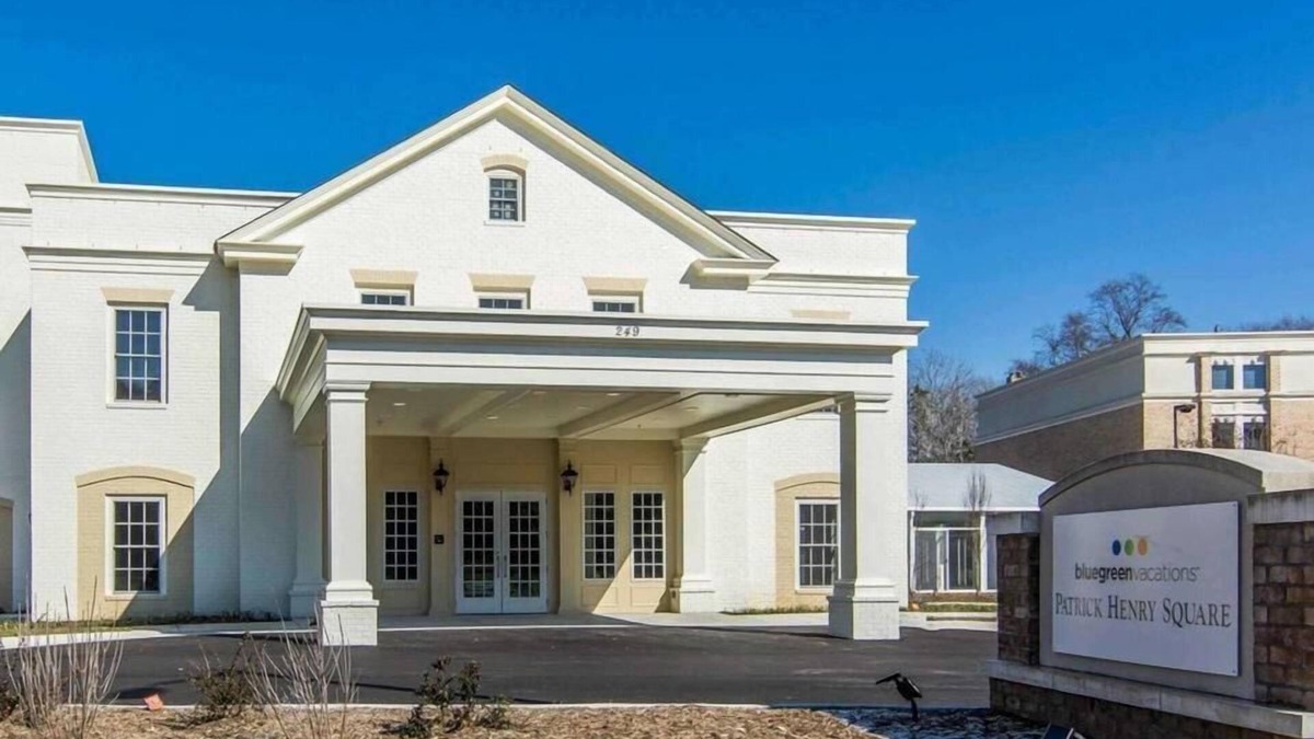 Williamsburg Resort | Historic Patrick Henry Square Resort