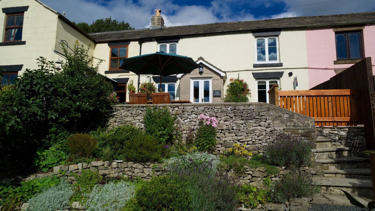 Tideswell Cottage | Historic Peak District Cottage in Tideswell in a Peaceful Location.
