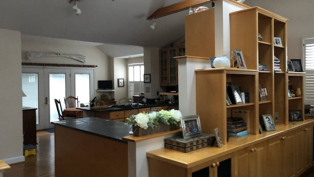 Garrett Park House | Historic prestigious open concept Garrett Park House on spacious corner lot