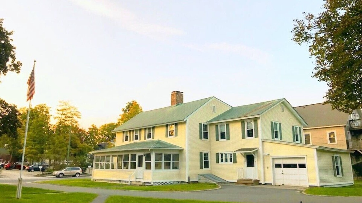 Stockbridge House | Historic Rectory Retreat in Stockbridge – Getaway for 8-12 Guests