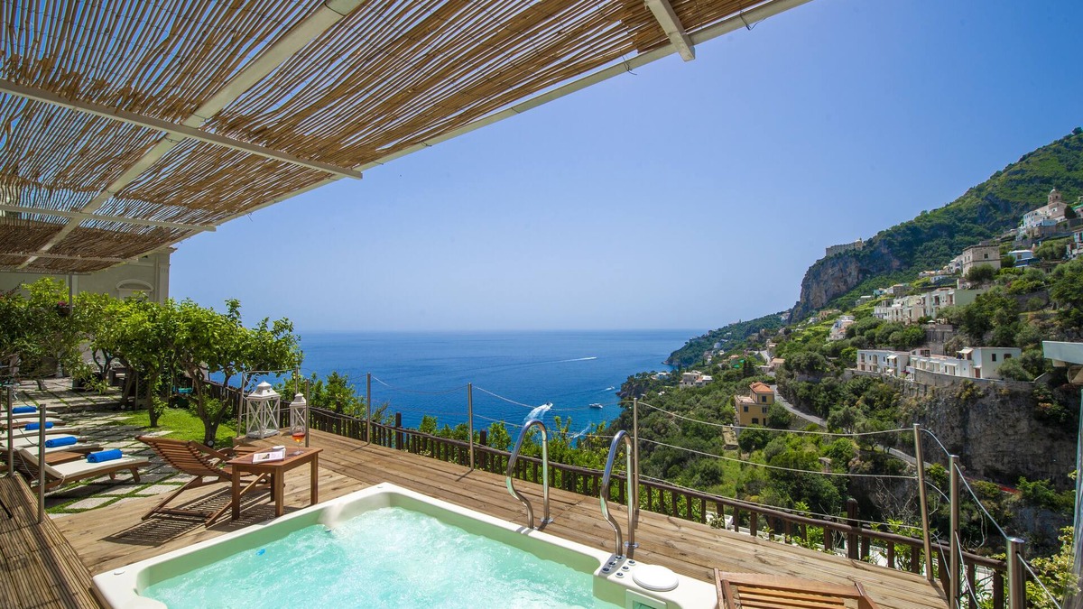 Pogerola Villa | Historic residence with spectacular views of the Amalfi sea and private jacuzzi