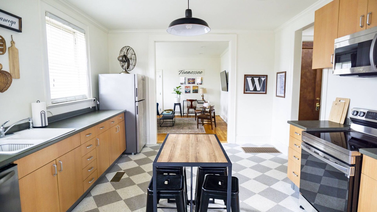 Chattanooga House | Historic Restoration, Central location, Pet & Family Friendly, No Pet Fee!