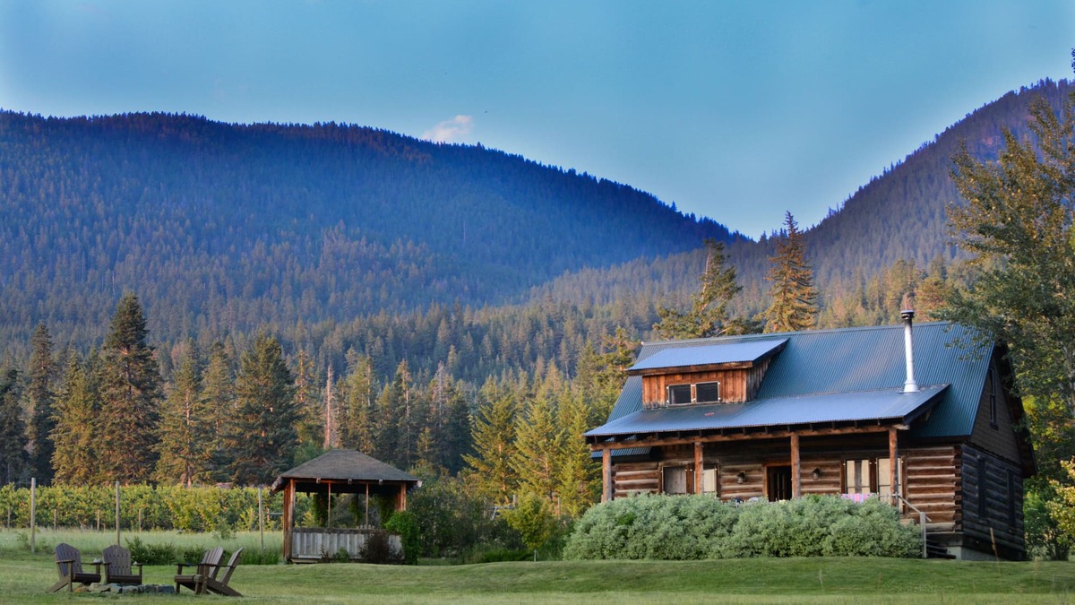 Polson Cabin | Historic Restored 1200 Sf Log Lodge Overlooking Flathead Lake