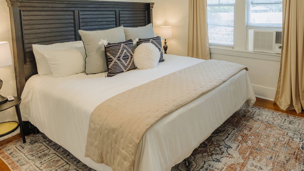 Midtown House | Historic Revival King Bed Midtown Memphis 70