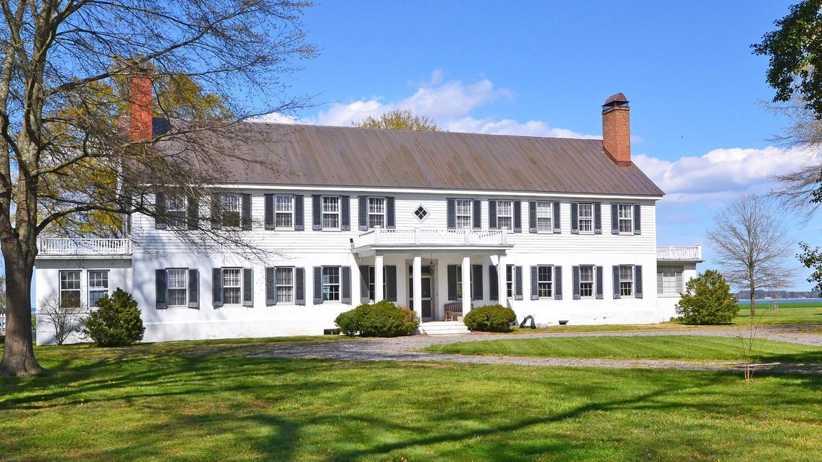 Saluda House | Historic riverfront farm 700 acres, pool, private lakes, dock