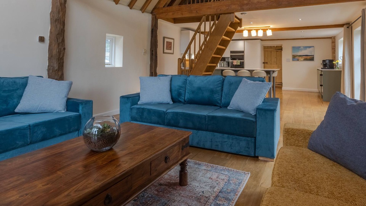 Godmanchester House | Historic Riverside Retreat ~ Walk to Pubs ~Garden