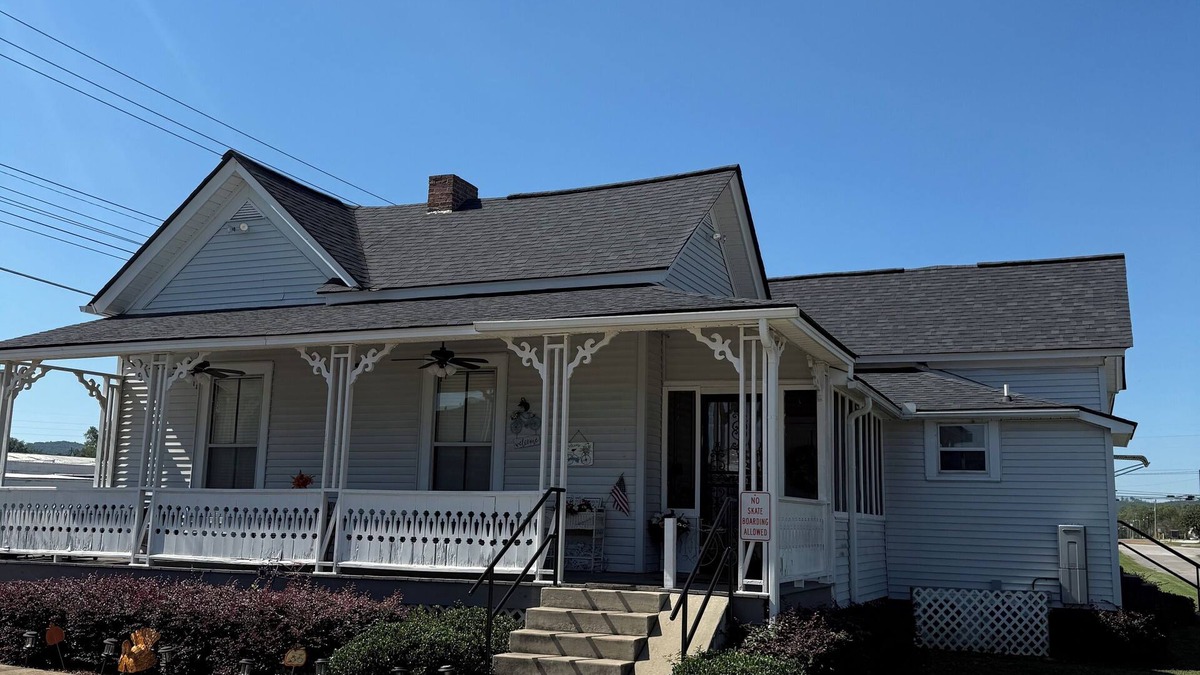 Piedmont House | Historic Roberts Home "Night in the Museum" Hotel