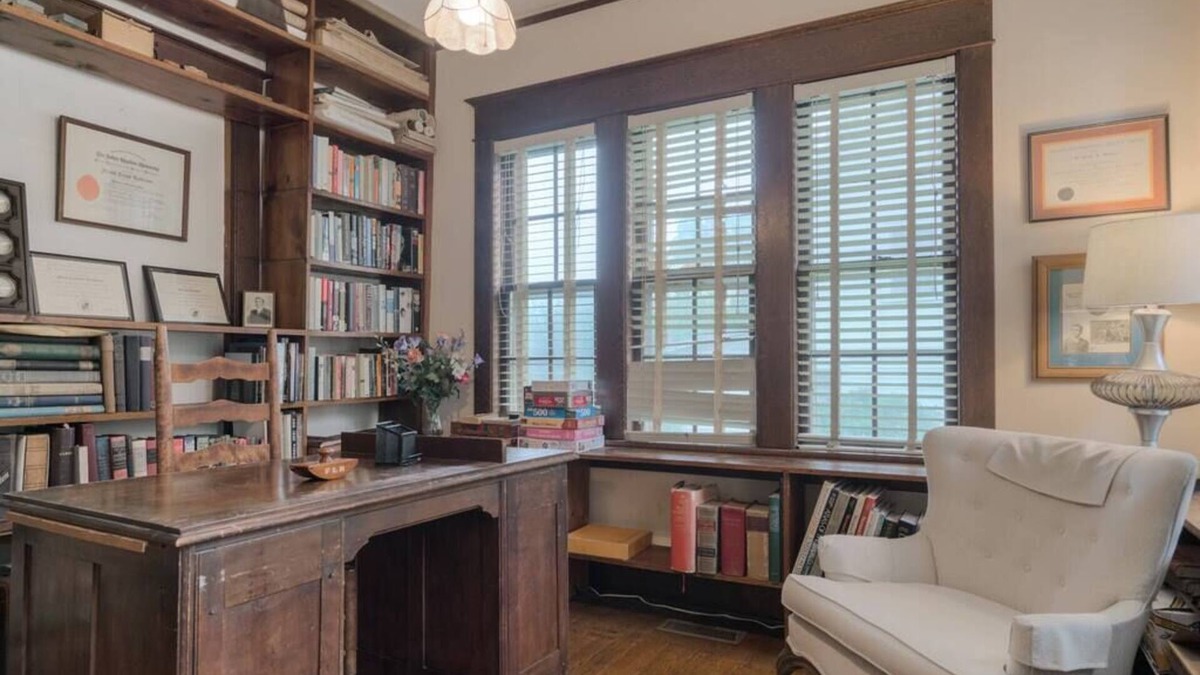 Downtown House | Historic Robeson House, Downtown & Next to Campus