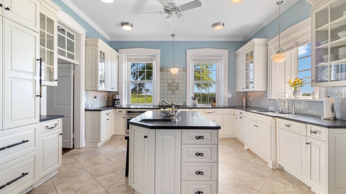Saluda House | Historic Rosegill -700 Acre Farm on Rappahannock River with Pool, Beach, Fishing