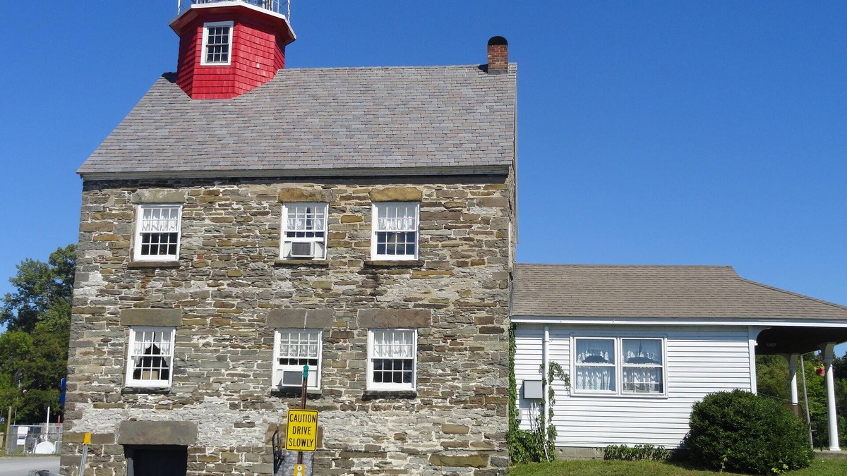 Port Ontario Cabin | Historic Selkirk Lighthouse- 1ST FLOOR ONLY