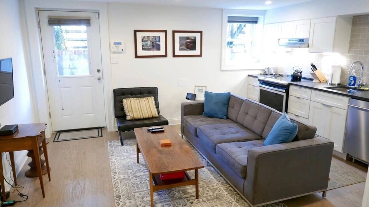 Le Droit Park Apartment | Historic ShawLeDroit Park Gem - 1 Bedroom on U St!