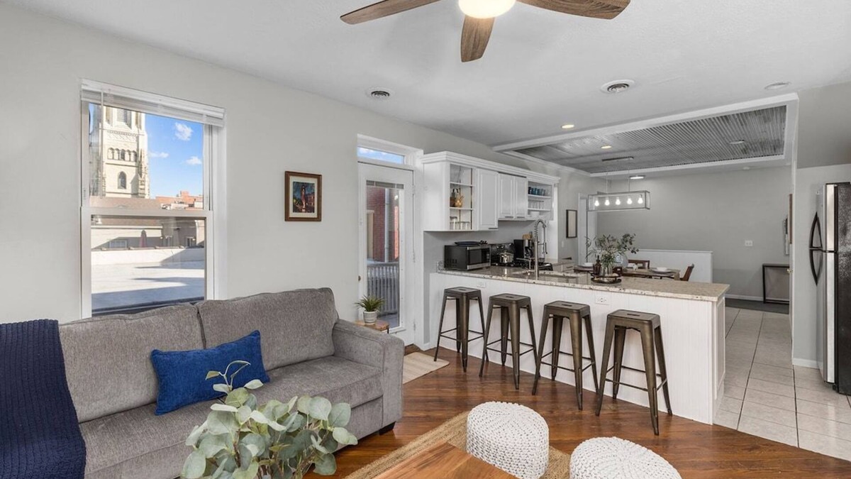 Soulard Apartment | Historic Soulard King 2BR Apt w/Private Deck