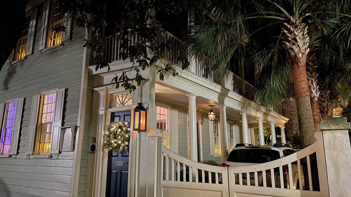 South of Broad House | Historic "South of Broad" home with off street parking