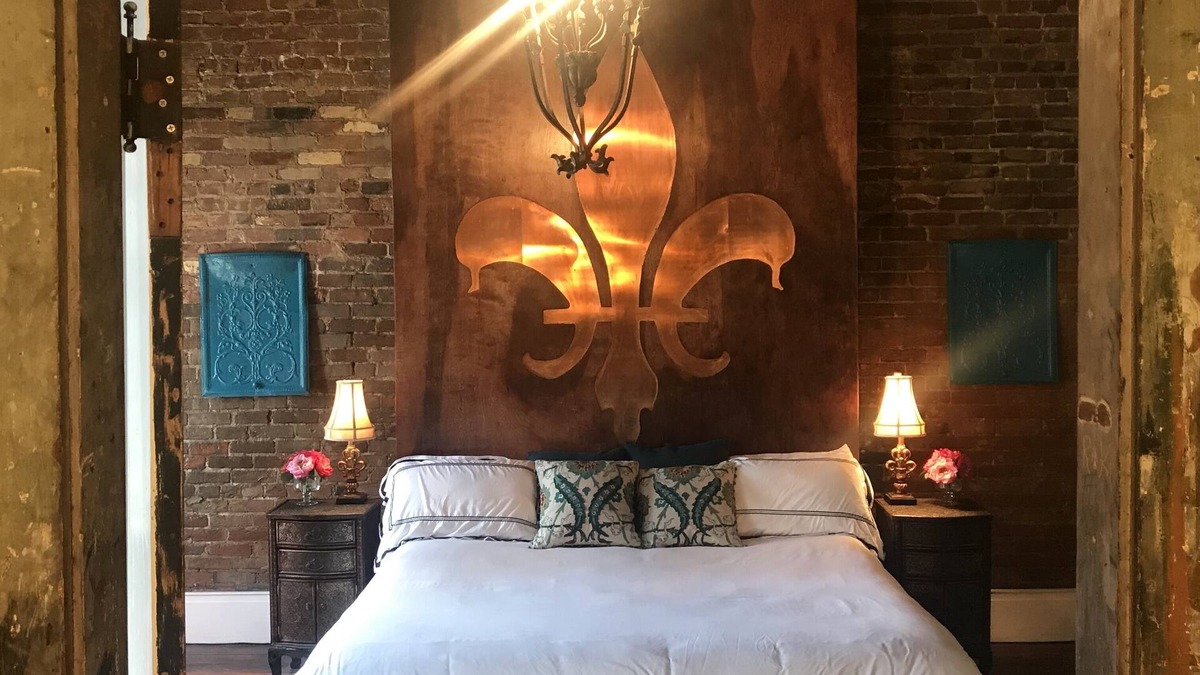 Vicksburg Apartment | Historic Speak Easy Loft with Water Views in Downtown Vicksburg