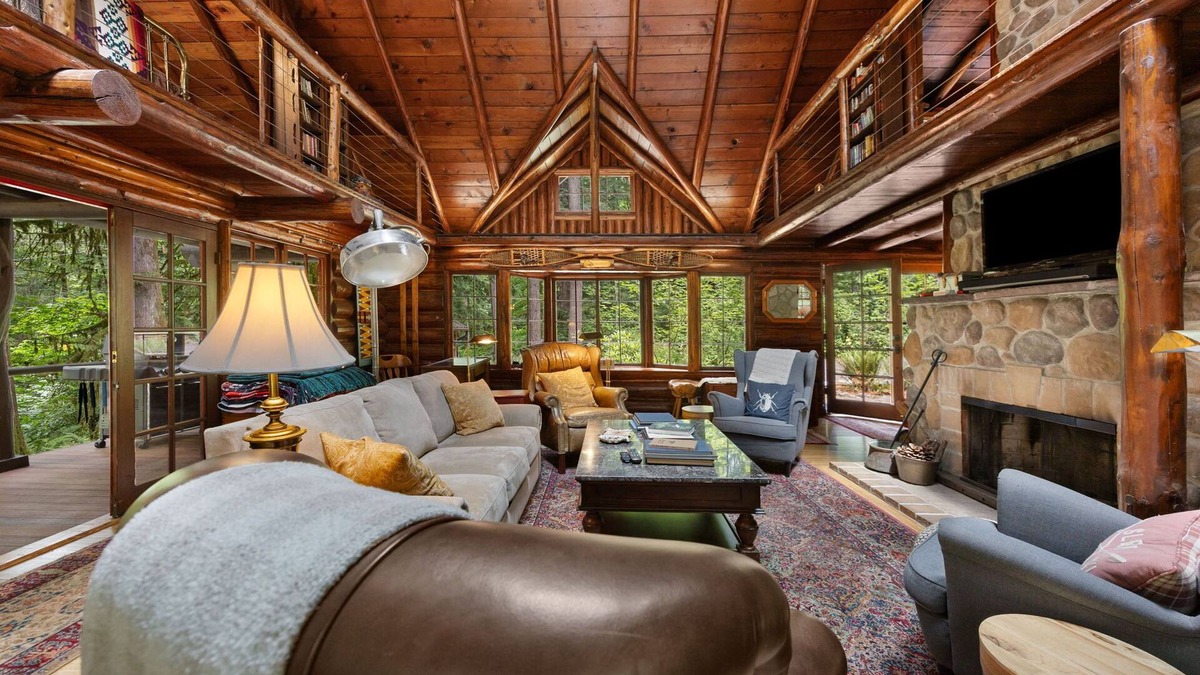 Mount Hood Village Cabin | Historic Steiner Log Cabin with BBQ and Hot Tub