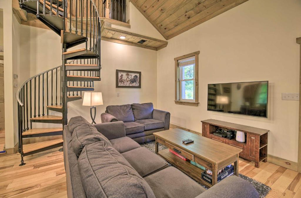 Damascus House | “Historic Stone Cottage” in Damascus with Fire Pit!