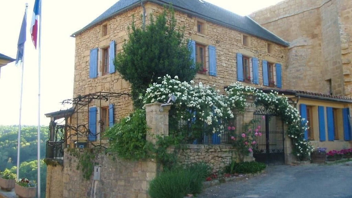 Carlux Villa | Historic stone house sharing ramparts of 11th century castle in Dordogne Val