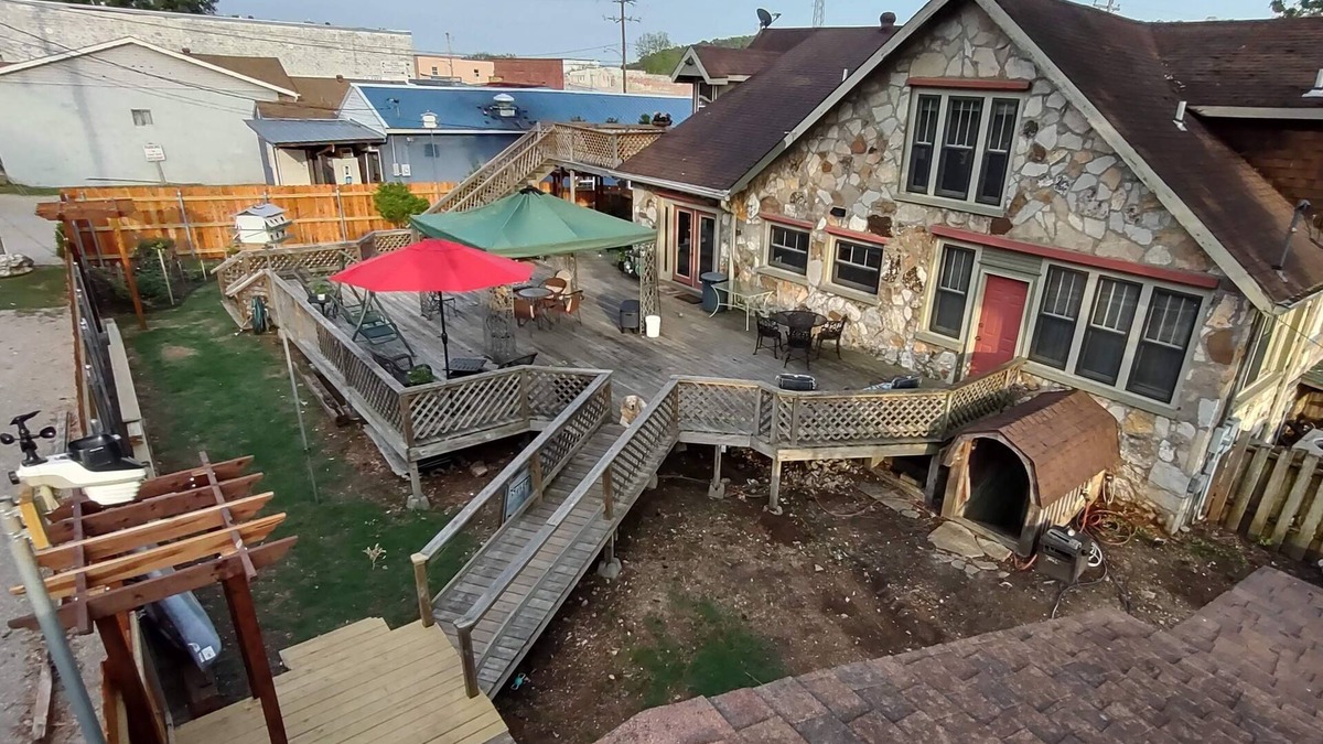 Hardy House | Historic Stonehouse on Main St. Walking distance to shops, restaurant the River.