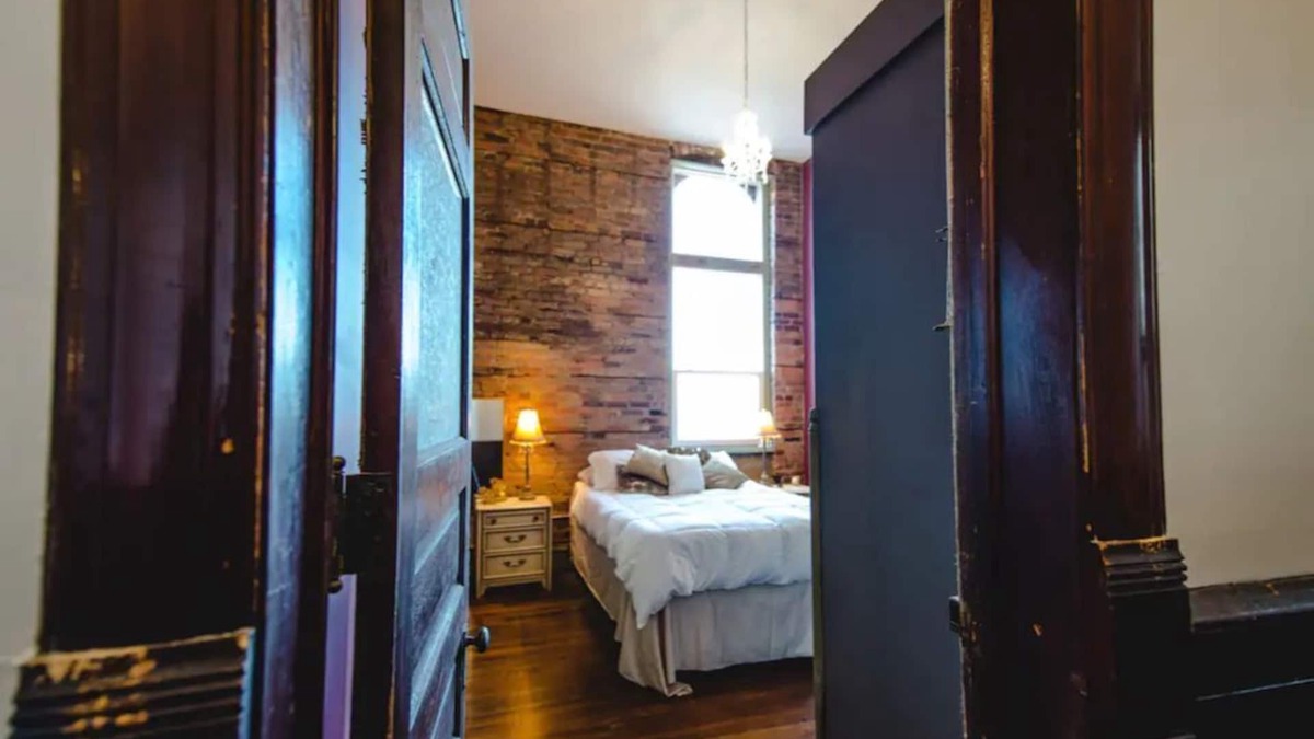 El Paso House | Historic Suite Overlooking Downtown. Located above a Museum! Claw foot tub. n