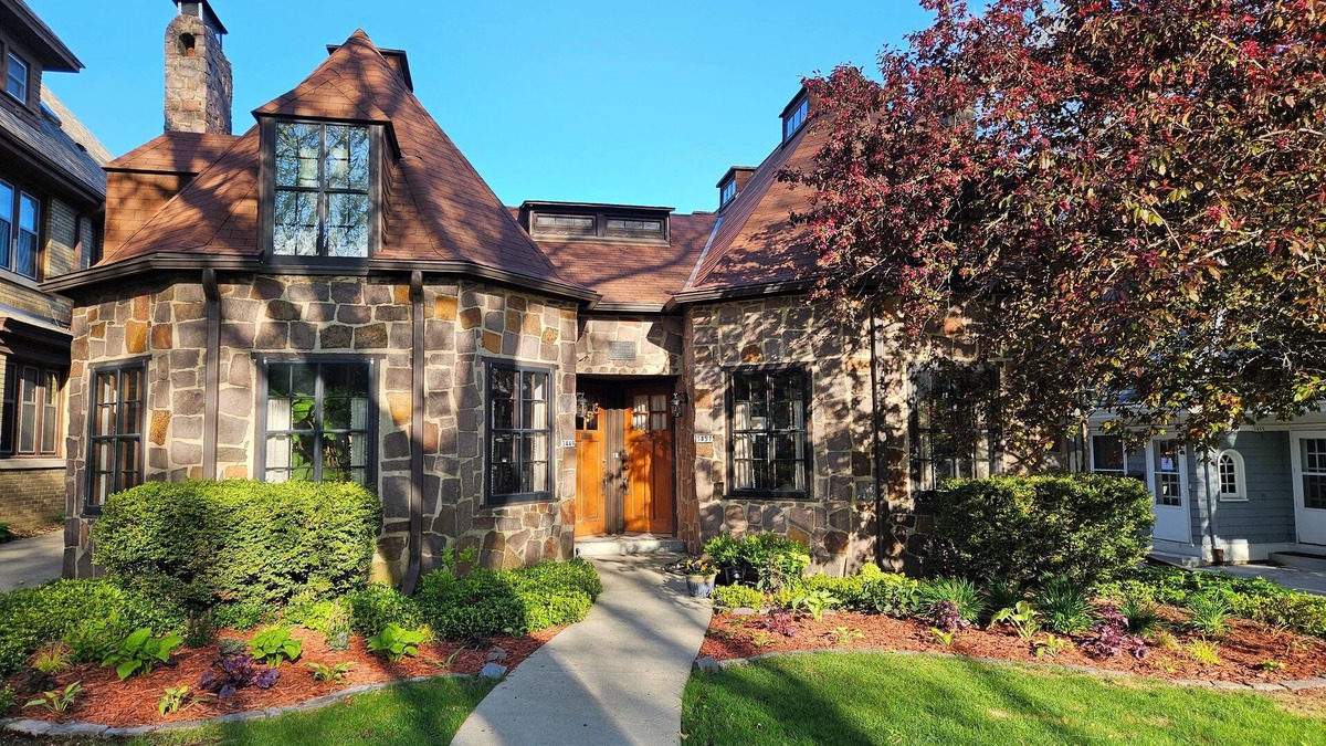 Downer Woods House | Historic tranquil home in northeast Milwaukee's Donner Woods area steps to UWM