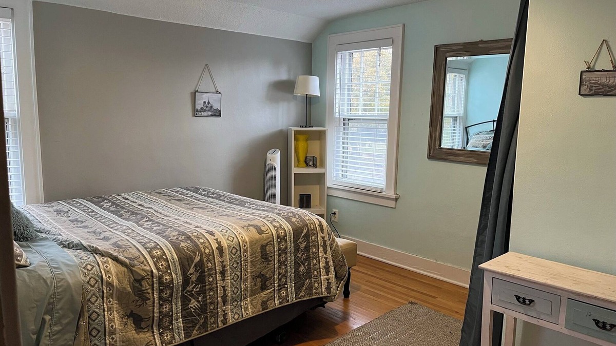 Sioux Falls House | Historic Twin Tudors Inn Northwest Room (KP1400NW)