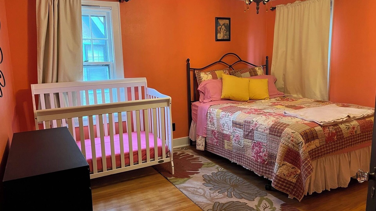 Sioux Falls House | Historic Twin Tudors Inn Southwest Room (KP1400SW)