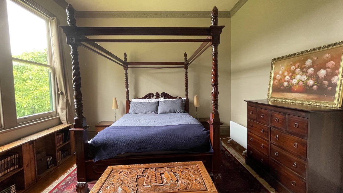 Derby Bed & Breakfast | Historic Two Bedroom Suite including lounge room and cooked breakfast
