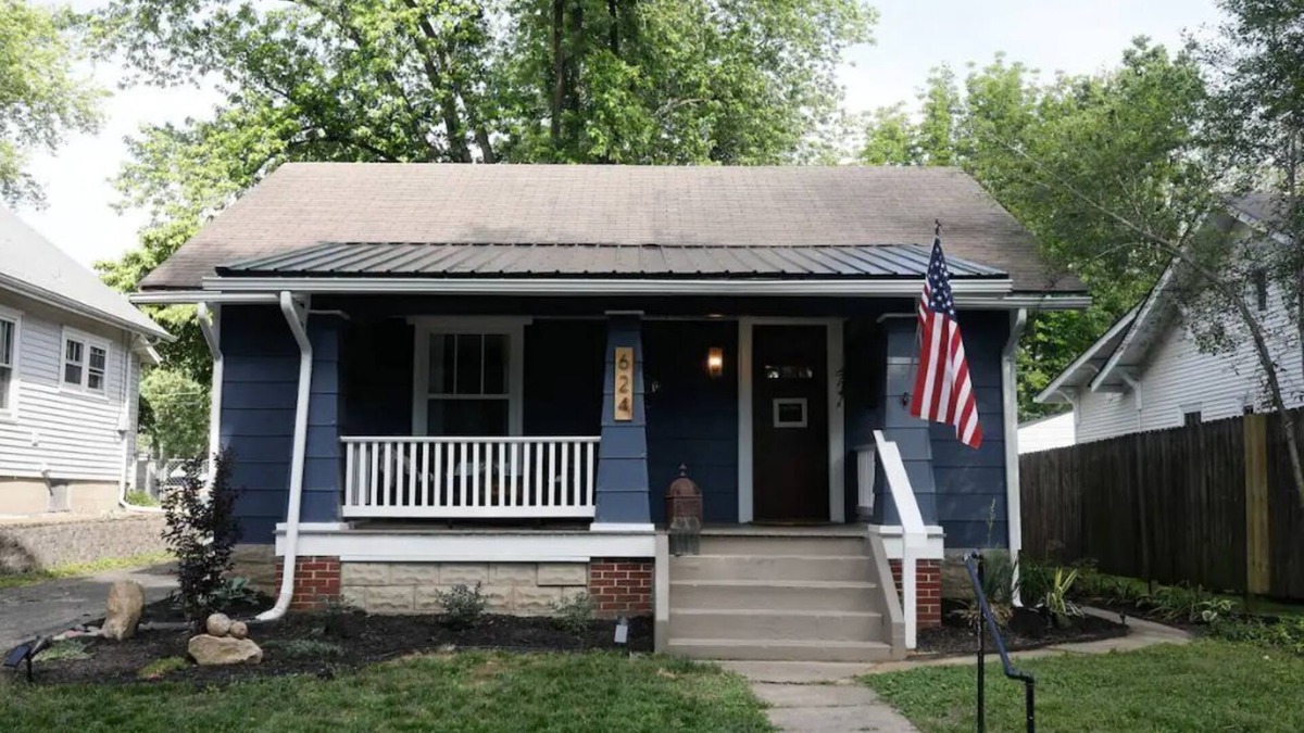 St. Charles House | Historic*Unique*Downtown*Quiet*Bright*Cheerful*Getaway