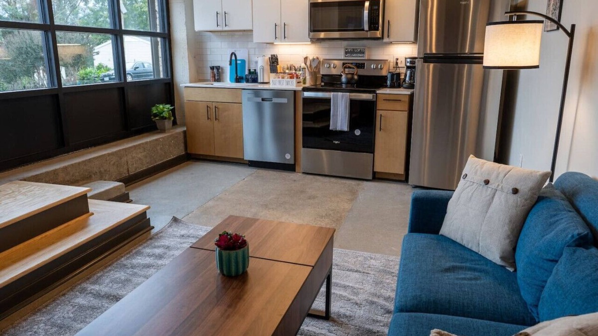 Martinsville Apartment | Historic Uptown 1 bedroom Apartment Ground Floor - Walkable - Safe