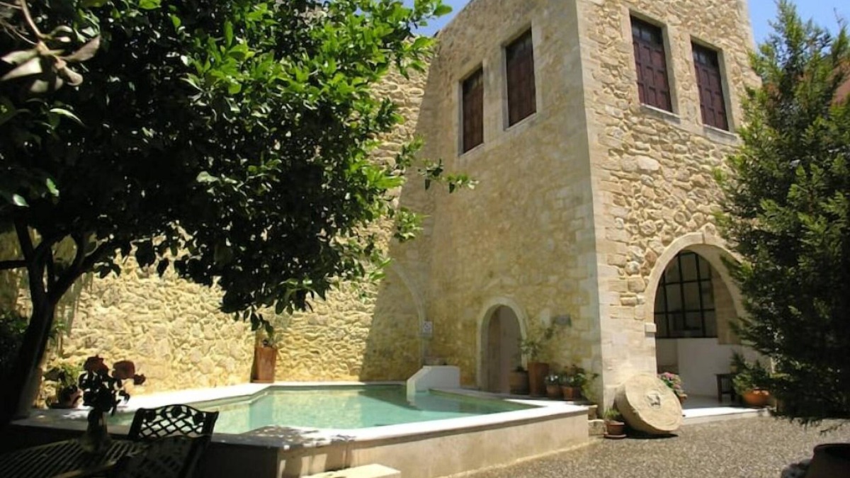 Maroulas Villa | Historic Venetian Castle 15th Century - IDEAL FOR FAMILY EVENTS.