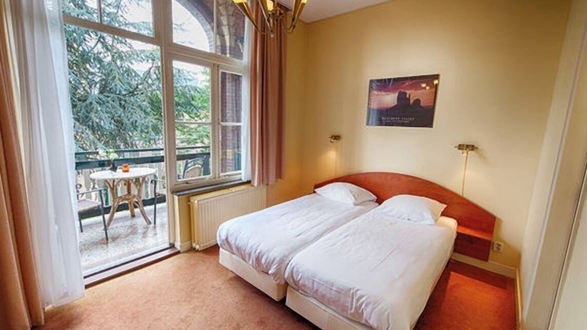 Deventer Hotel | Historic Vibes with Modern Comforts Close to Deventer Toy Museum