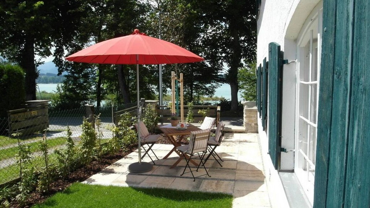 Waltenhofen House | Historic vicarage - Very comfortable apartment with top location directly on the lake