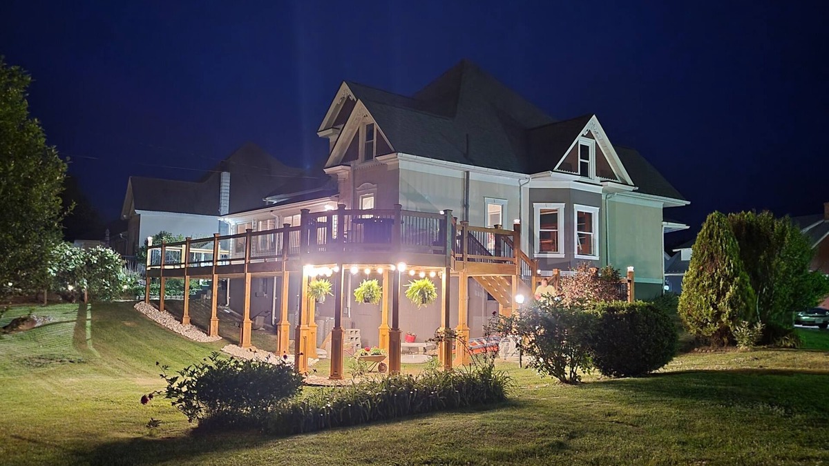 Fries House | Historic Victorian New River views w/easy New River Trail access