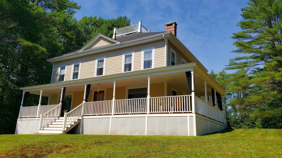 Mirror Lake House | Historic Victorian on Mirror Lake Sleeps 16