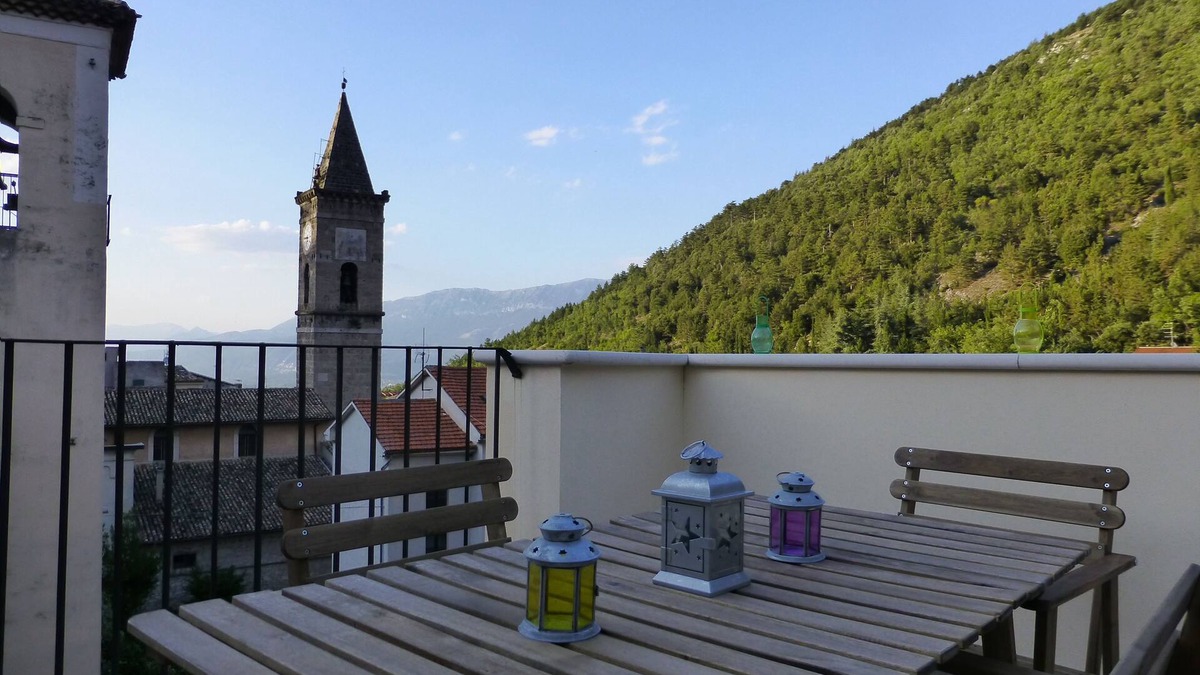 Introdacqua House | Historic Village House, Roof Terrace - Sleeps 5