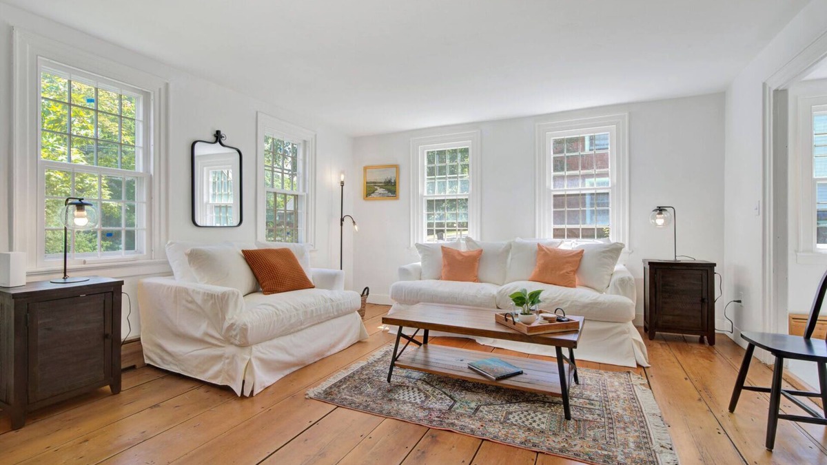 South Woodstock House | Historic, Walk to Town | South Woodstock Cottage