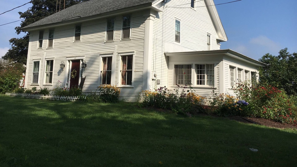 Canterbury Apartment | Historic Windswept FarmStay In Central NH