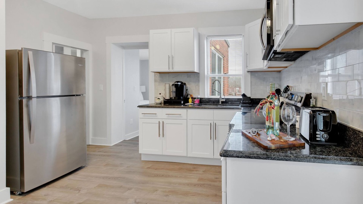 Mill River Apartment | Historic Wooster Square apt. Self check-in centralized location